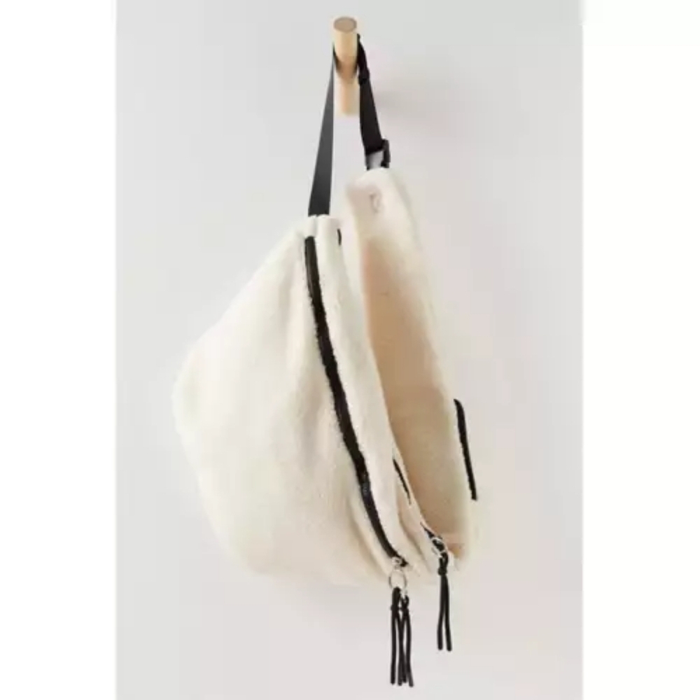NWT FP Movement Overachiever Sherpa Sling Bag Cream - Picture 3 of 8